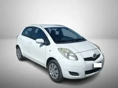 Usata Toyota Yaris 69 CV (50 kW) 2009 Bianco Utilitaria