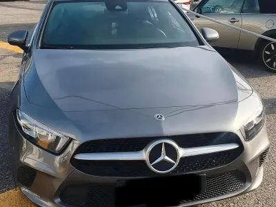 Usado Mercedes A180 Business 116 CV (85 kW) 2019 Gris Berlina