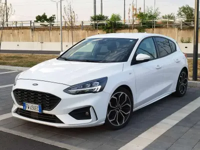 Usata Ford Focus ST-Line 120 CV (88 kW) 2019 Bianco Berlina