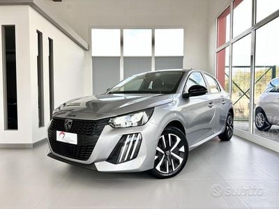 Usata Peugeot 208 Active 102 CV (75 kW) 2024 Grigio Utilitaria