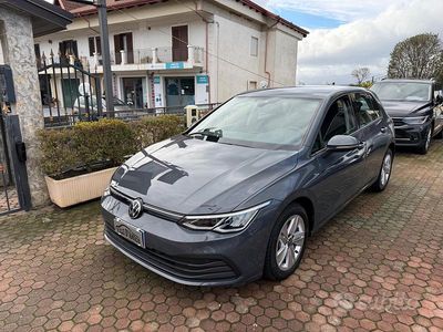 Usata VW Golf VIII Life 116 CV (85 kW) 2021 Grigio Berlina