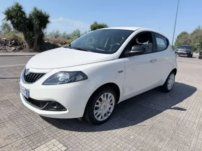 Usata Lancia Ypsilon Gold 69 CV (50 kW) 2022 Bianco Utilitaria