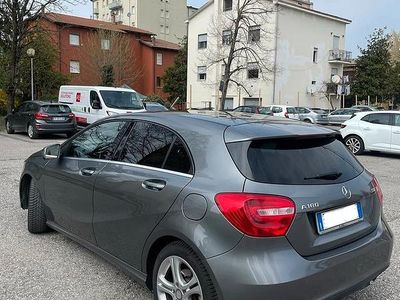 Usata Mercedes A180 109 CV (80 kW) 2015 Grigio Utilitaria