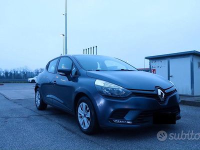 Second-hand Renault Clio IV Life 75 CP (55 kW) 2017 Gri Berlinǎ