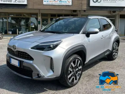Usata Toyota Yaris Lounge 92 CV (67 kW) 2025 Argento Utilitaria