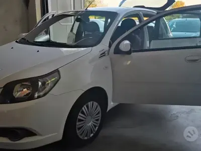 Usata Chevrolet Aveo 69 CV (50 kW) 2012 Bianco Berlina