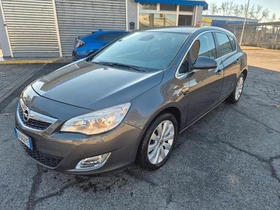 Usata Opel Astra 140 CV (102 kW) 2010 Argento Berlina
