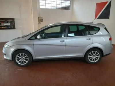 Begagnad Seat Altea XL Style 105 HK (77 kW) 2011 Silver Minibuss
