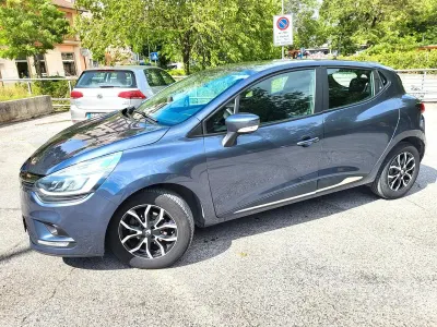 Begagnad Renault Clio IV Business 90 HK (66 kW) 2019 Grå Sedan