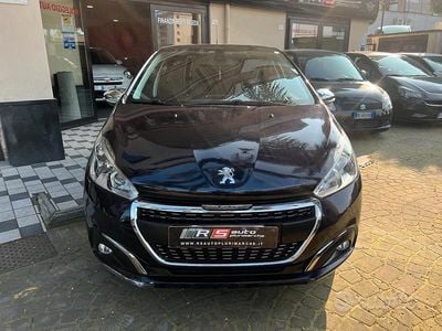 Usata Peugeot 208 Allure 82 CV (60 kW) 2016 Blu Utilitaria