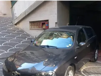 Usata Alfa Romeo 147 105 CV (77 kW) 2009 Nero Utilitaria