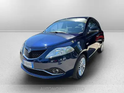 Usata Lancia Ypsilon Silver 69 CV (50 kW) 2017 Blu/azzurro Utilitaria