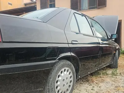 Usata Alfa Romeo 155 141 CV (103 kW) 1992 Nero Berlina