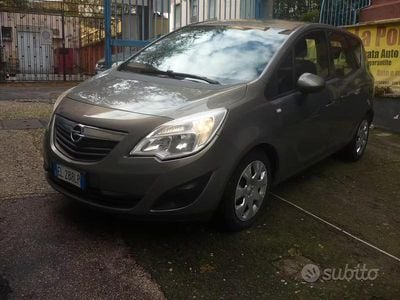 Usata Opel Meriva 100 CV (73 kW) 2012 Grigio Monovolume