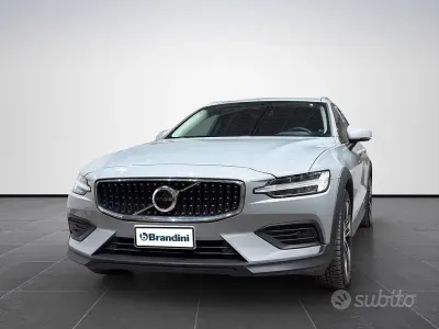 Usata Volvo V60 CC Core 197 CV (144 kW) 2023 Grigio met. Station wagon