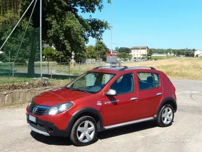Usata Dacia Sandero Stepway 84 CV (61 kW) 2012 Rosso Berlina