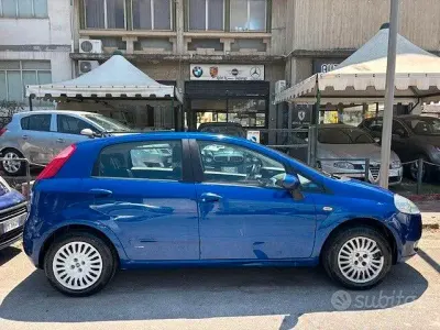 Usata Fiat Grande Punto 77 CV (56 kW) 2007 Bluazzurro Utilitaria