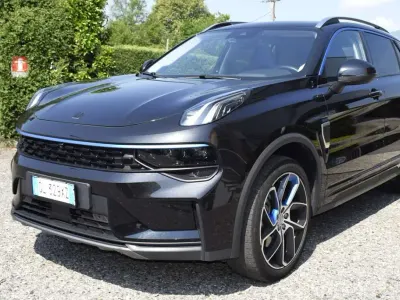 Begagnad Lynk & Co 01 179 HK (131 kW) 2022 Svart SUV