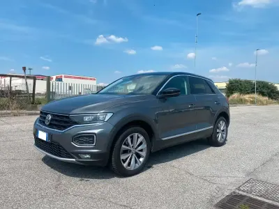Usata VW T-Roc Style 116 CV (85 kW) 2018 Grigio SUV