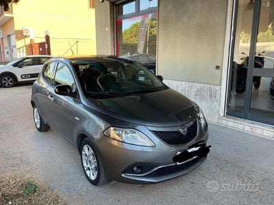 Usata Lancia Ypsilon Gold 95 CV (69 kW) 2015 Utilitaria