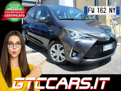 Usata Toyota Yaris Hybrid Style 73 CV (53 kW) 2019 Dark grey Berlina