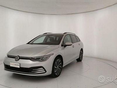 Usata VW Golf VIII Life 116 CV (85 kW) 2022 Grigio Station wagon