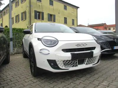 Nuova Fiat 600 La Prima 101 CV (74 kW) 2025 Bianco SUV