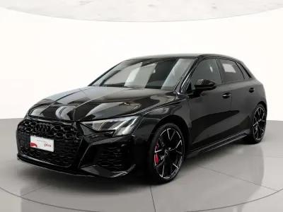 Usata Audi RS3 Design 400 CV (294 kW) 2023 Nero mito metallizzato Berlina