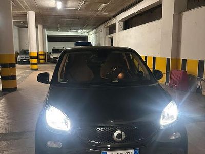 Begagnad Smart ForFour 71 HK (52 kW) 2019 Svart Halvkombi