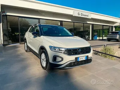 Usata VW T-Roc Life 116 CV (85 kW) 2023 Altro SUV