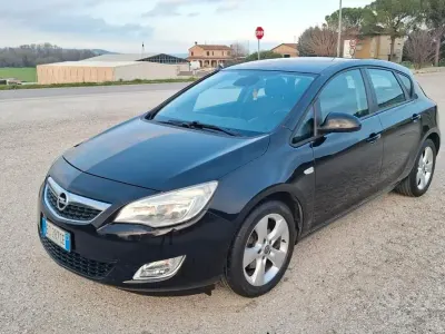 Usata Opel Astra 110 CV (80 kW) 2010 Nero Berlina