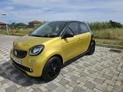 Usata Smart ForFour Passion 90 CV (66 kW) 2018 Oro Utilitaria