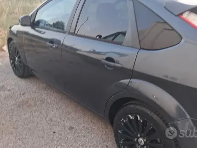 Usata Ford Focus 116 CV (85 kW) 2008 Grigio Berlina