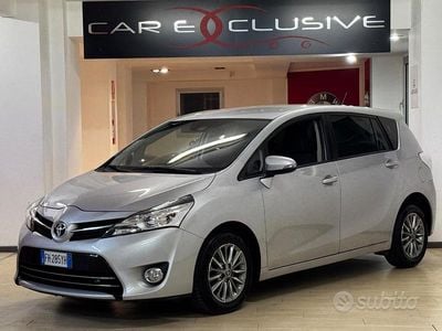 Usata Toyota Verso 111 CV (81 kW) 2017 Grigio Monovolume