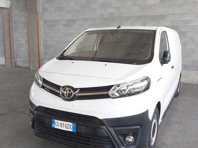 Begagnad Toyota Proace Comfort 56 kW (77 HK) 2021 Minibuss