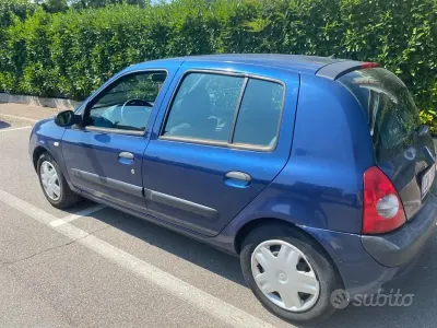 Usata Renault Clio II 58 CV (42 kW) 2005 Bluazzurro Berlina