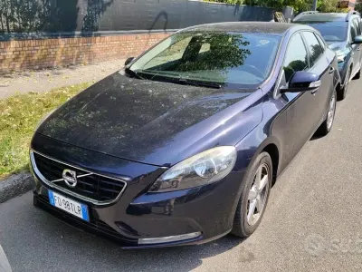 Usata Volvo V40 Kinetic 150 CV (110 kW) 2016 Nero Berlina