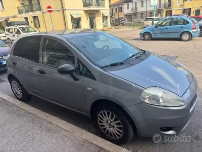 Usata Fiat Grande Punto 65 CV (47 kW) 2012 Grigio Utilitaria