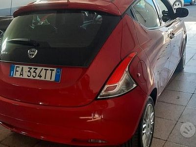 Usata Lancia Ypsilon 69 CV (50 kW) 2015 Rosso Utilitaria