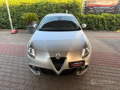 Usata Alfa Romeo Giulietta Super 120 CV (88 kW) 2018 Argento Utilitaria