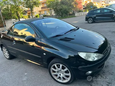 Usata Peugeot 206 CC 109 CV (80 kW) 2002 Nero Cabrio