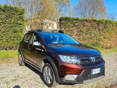 Usata Dacia Sandero Stepway 90 CV (66 kW) 2017 Marrone Berlina