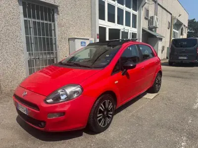 Usata Fiat Punto 84 CV (61 kW) 2012 Bordeaux pastello Utilitaria