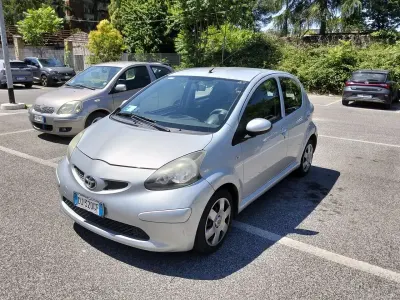 Usata Toyota Aygo Sol 68 CV (50 kW) 2007 Argento Utilitaria