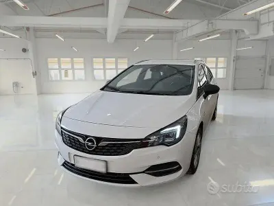 Usata Opel Astra Business 122 CV (89 kW) 2022 Bianco Utilitaria