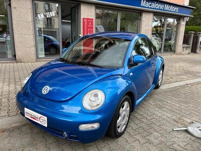 Usata VW New Beetle 115 CV (84 kW) 1999 Blu Utilitaria