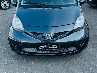 Usata Toyota Aygo Sol 68 CV (50 kW) 2006 Grigio Utilitaria