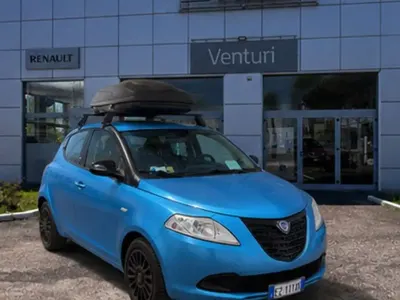 Usata Lancia Ypsilon 69 CV (50 kW) 2015 Blu Utilitaria