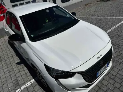 Usata Peugeot 208 Active 75 CV (55 kW) 2023 Bianco Utilitaria
