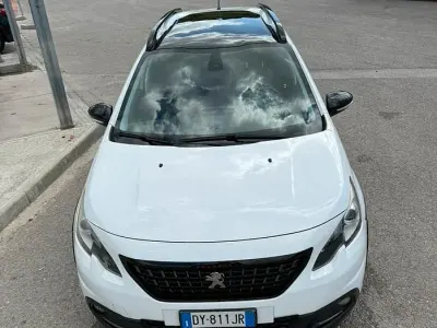 Usata Peugeot 2008 GT-line 120 CV (88 kW) 2016 Bianco SUV